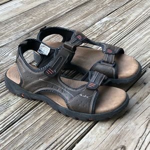Gotcha Sandals Size 12 Mens
Smoke free